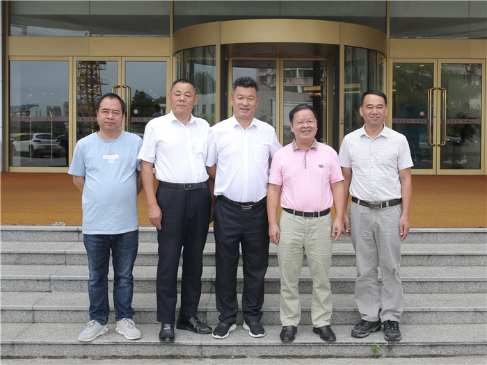 部分專家、教授和公司領(lǐng)導(dǎo)合影_副本.jpg